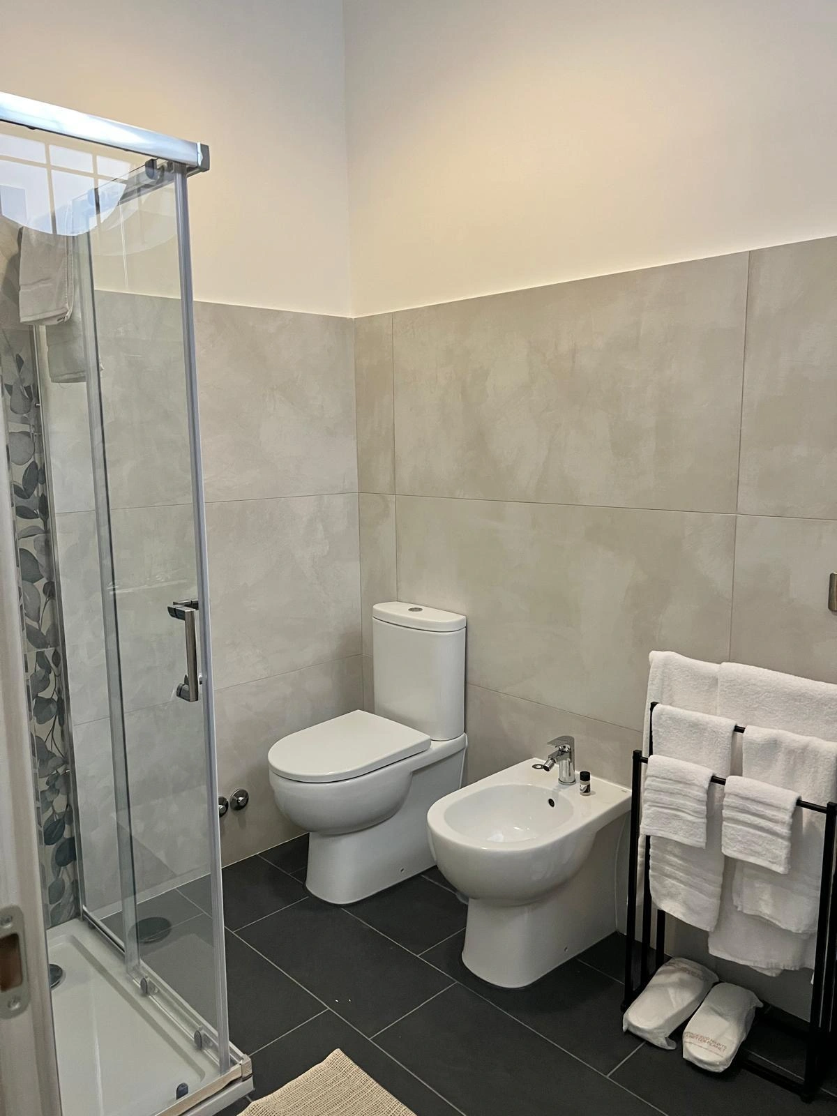 Modern bathroom
